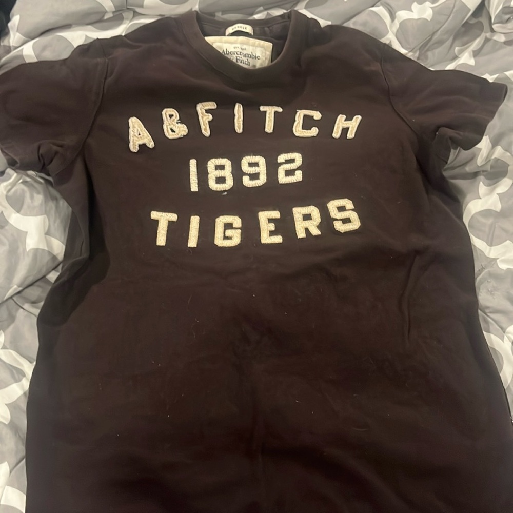 Abercrombie and Fitch tee